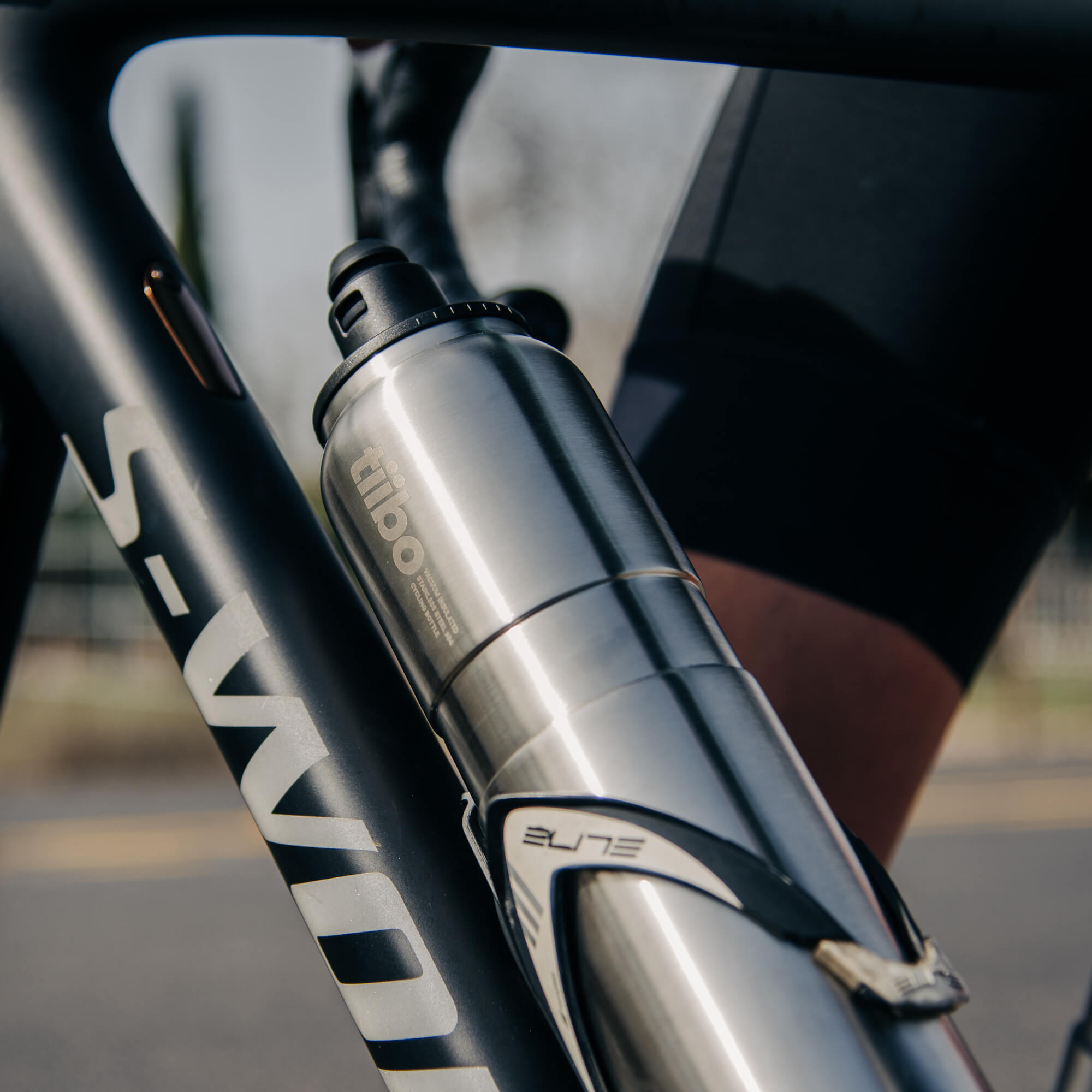tiibo Vacuum Insulated Cycling Bottle 23oz
